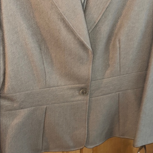 Larry Levine NWT size 16 women’s size large two piece suits and sepeperates - Picture 5 of 11